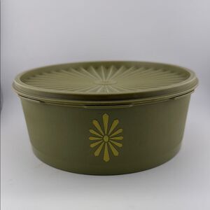 Vintage Tupperware Servelier Round Storage Container Avocado Green Starburst EUC